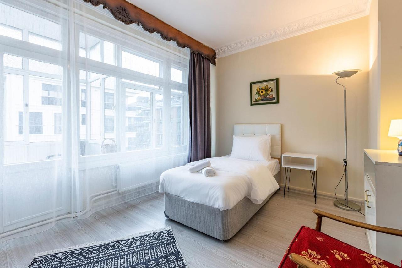 Charming Apartment Surrounded By Vibrant Attractions In Kadikoy Istanbul Bagian luar foto
