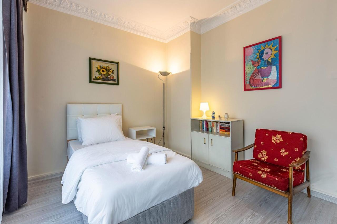 Charming Apartment Surrounded By Vibrant Attractions In Kadikoy Istanbul Bagian luar foto