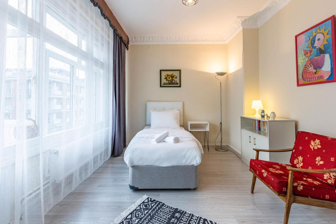 Charming Apartment Surrounded By Vibrant Attractions In Kadikoy Istanbul Bagian luar foto