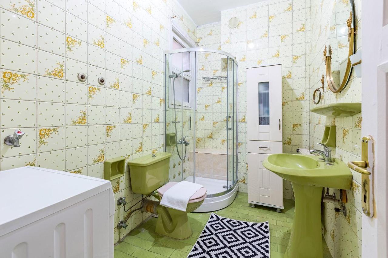 Charming Apartment Surrounded By Vibrant Attractions In Kadikoy Istanbul Bagian luar foto